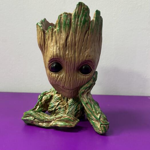 Кашпо «Задумчивый Грут»