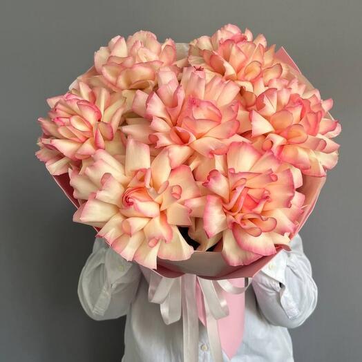 Букет нежные французские розы 7 штук