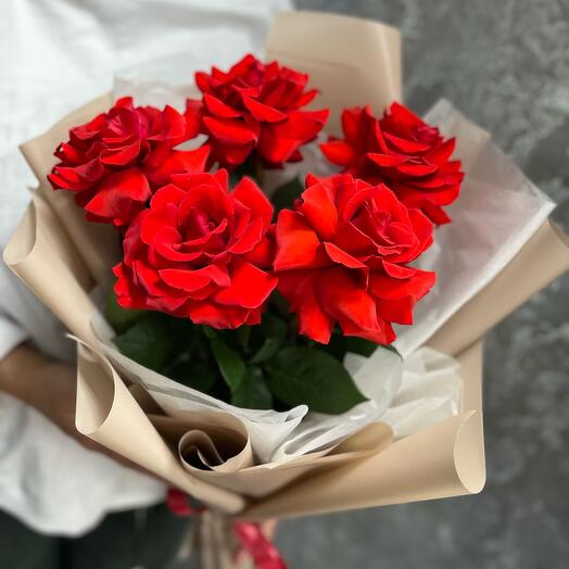 Монобукет 🌹"Красный бархат" 5 французских роз в оформлении