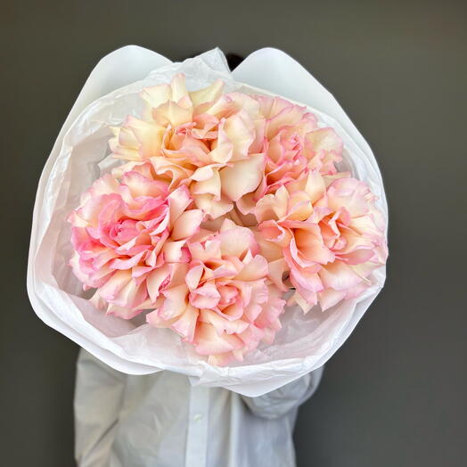 5 Французских Роз в белой упаковке