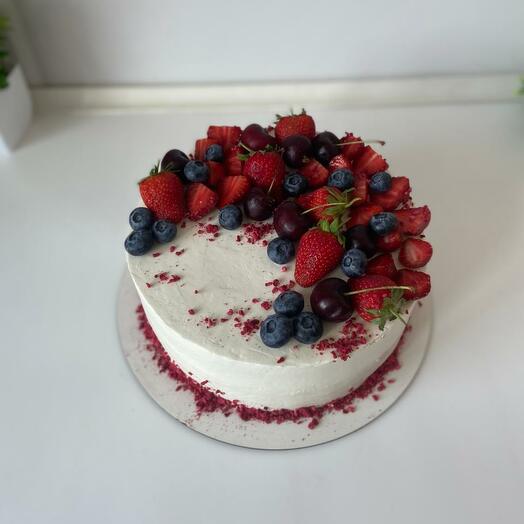 Торт 2 кг с ягодным декором