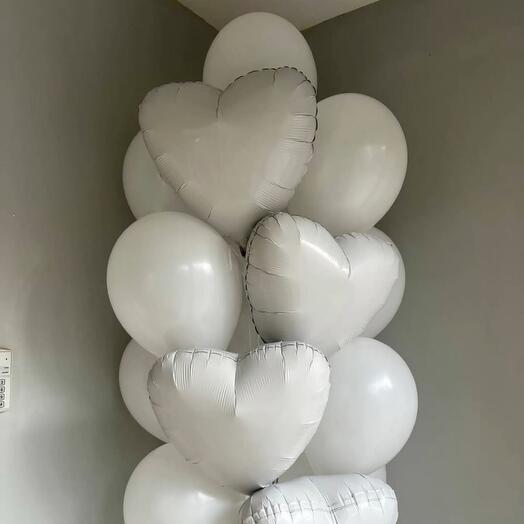 Фонтан из 15 белых шаров