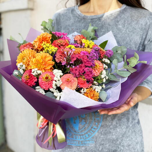 Bouquet with phlox and zinnia