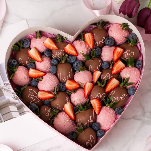 Клубника в шоколаде сердечко love