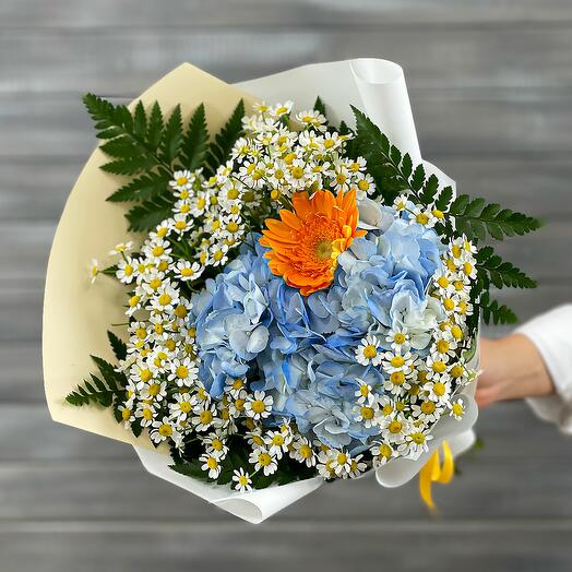 Гортензия, гербера и ромашки