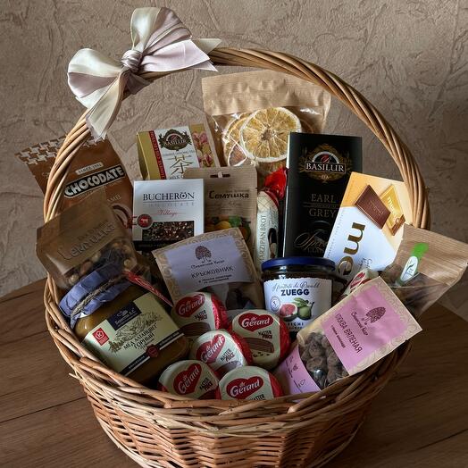 Подарочная корзинка "Сладости к чаю"