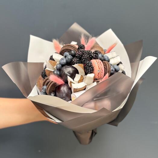 Bouquet of sweets and Opium berries