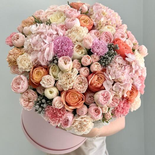 Caja de rosas en forma de peonía