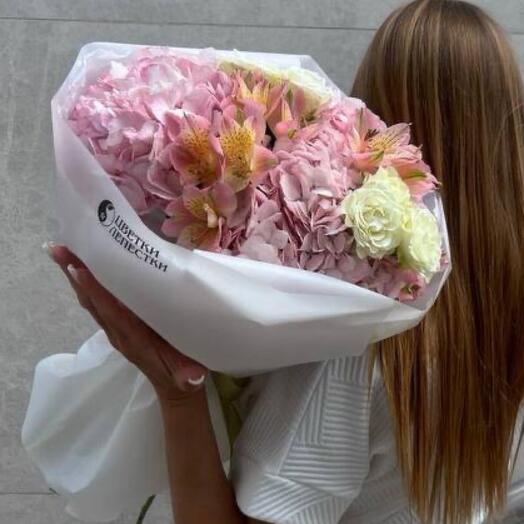 Нежный букет из гортензии
