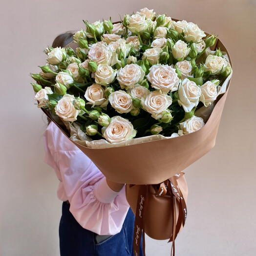 Монобукет из кремовых кустовых роз