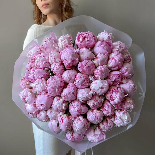 Пышный букет розовых пионов 49 шт