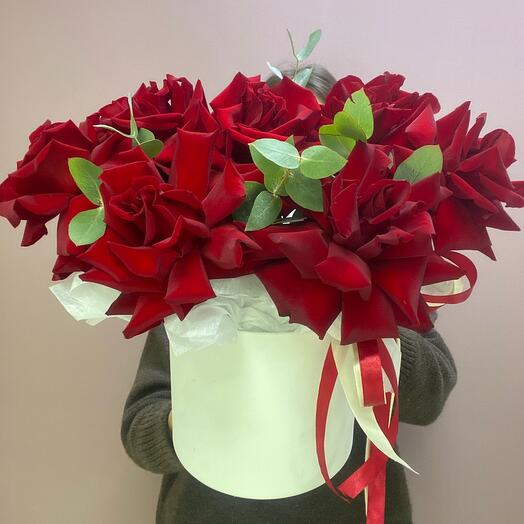 Композиция из красных роз