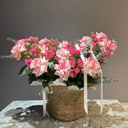 Пышная корзина с цветами