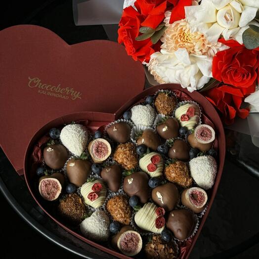 Сердце из клубники в шоколаде "Тофифи"