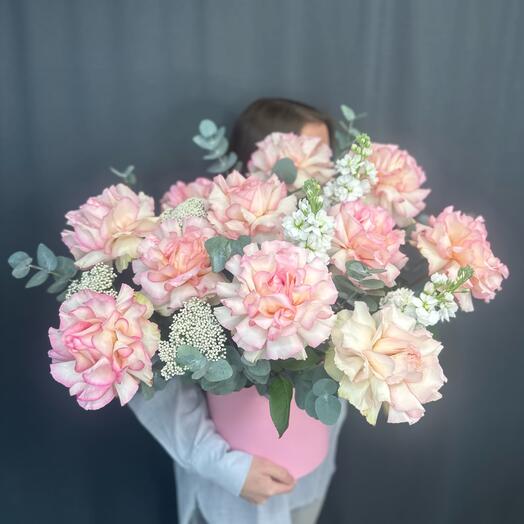 Французские розы Эсперанса в шляпной коробочке