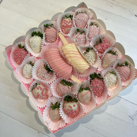 Клубника и бананы в шоколаде