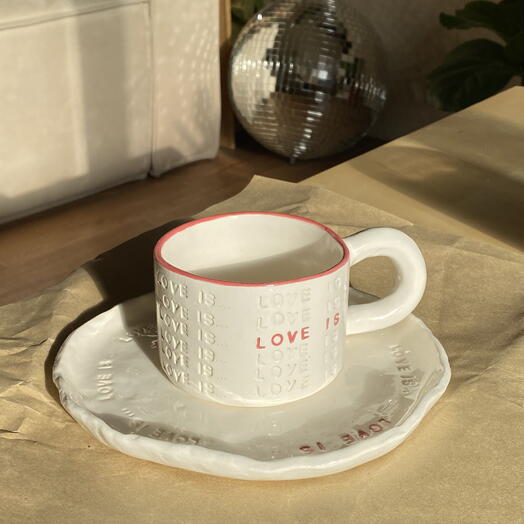 Кружка love is