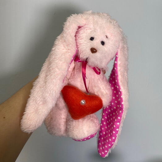 Розовый зайка с сердечком