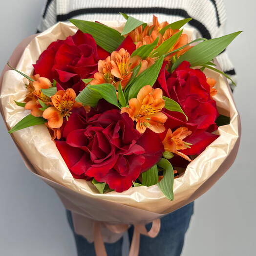 Птичка🧡 букет французских роз с альстромерией