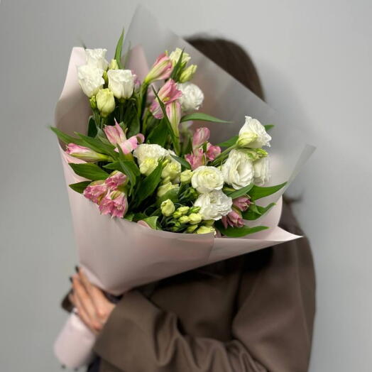 Авторский букет из эустомы и альстромерии "Пастель"