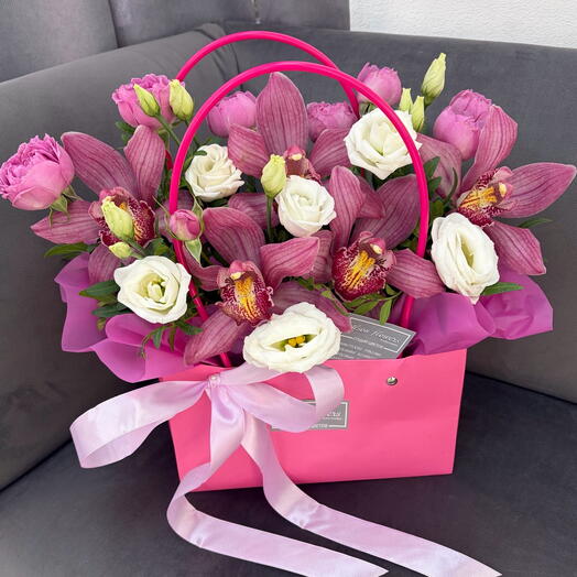 Яркая стойкая композиция для любимой💓