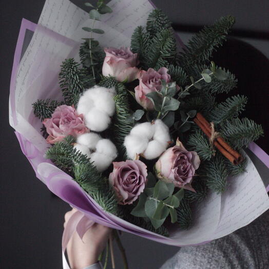 Зимний букет с розой и корицей