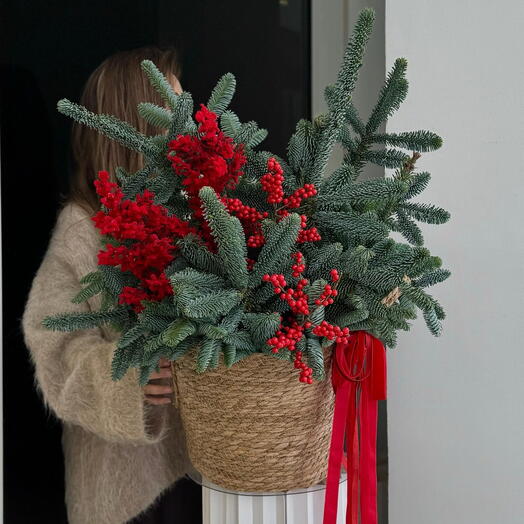 Ротанговая корзина XL с хвоей