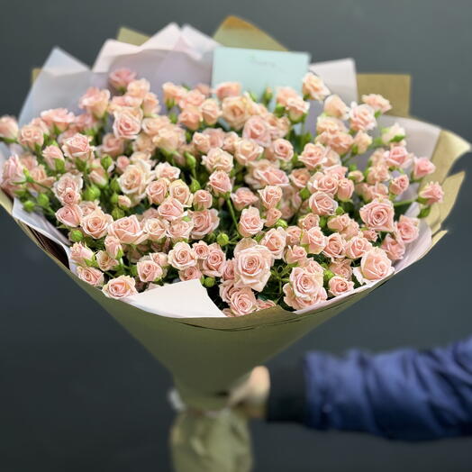 Букет из 29 кустовых роз лидия