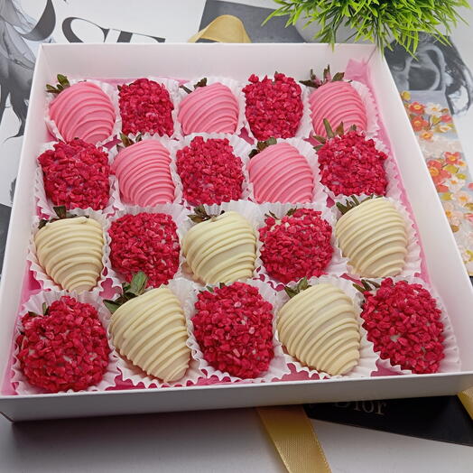 Набор из клубники в шоколаде "Berry Kiss" (20 штук)