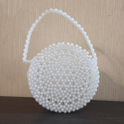 Сумочка из бусин  Белый лёд