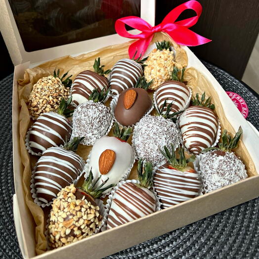 Бокс 16 клубник "Кокос+Орех" 🍓