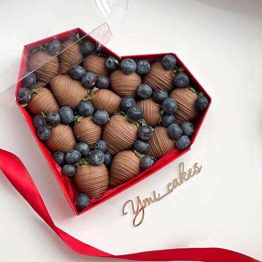 Клубника в шоколаде в коробочке «Сердце» Premium Blueberry, 12-16 ягод