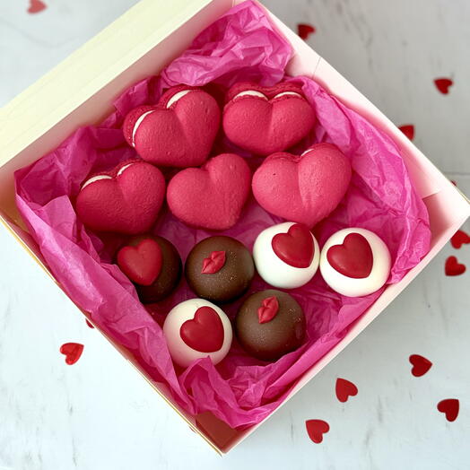 Набор макарон + пирожные на день всех влюбленных, 14 февраля