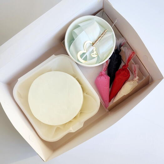 Бенто-торт "Творчество" сделай сам с цветным кремом свечой,вилкой и топпером "love" на 14 февраля