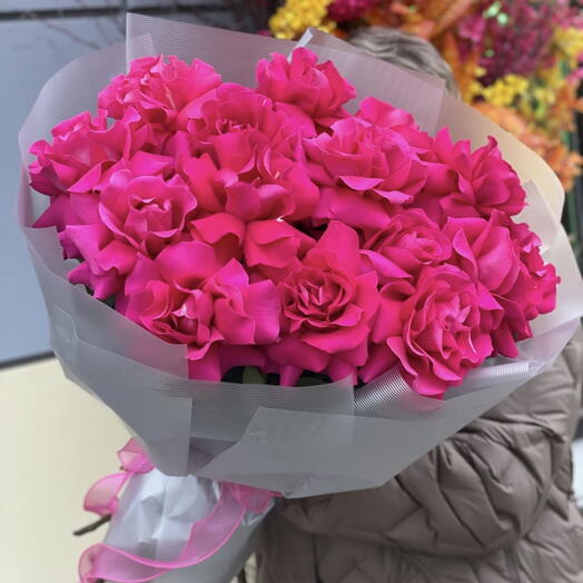 Малиновые французские розы