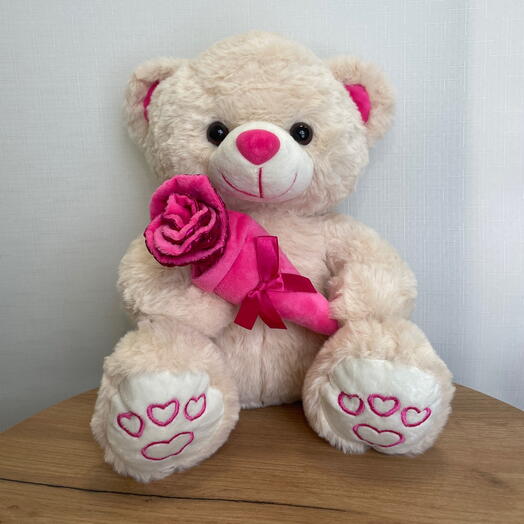 Медвежонок с розой
