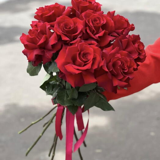 9 Бордовых французских роз под ленту