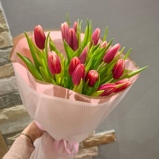 Букет из 13 нежно-розовых тюльпанов