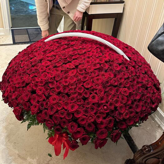 ️️️️️️️️️️Шикарная корзина с 1001 красной розы Red Naomi