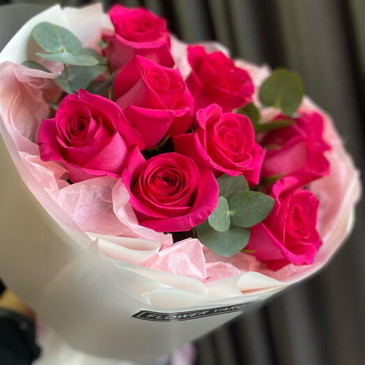 Яркие малиновые розы 💕💕💕