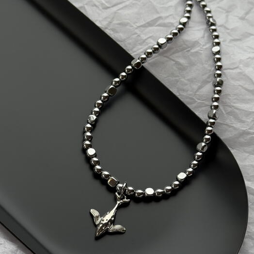 Чокер из гематита с китом