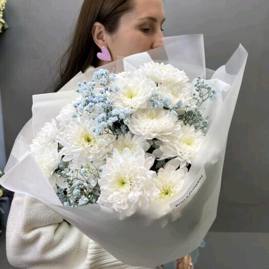 Букет из хризантемы и гипсофилы