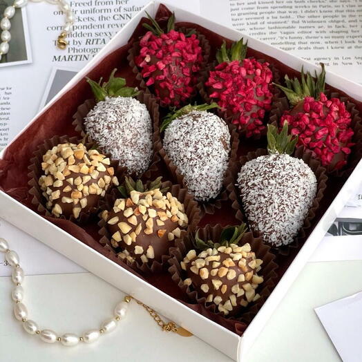 Strawberries in chocolate 9 pcs - Dessert set