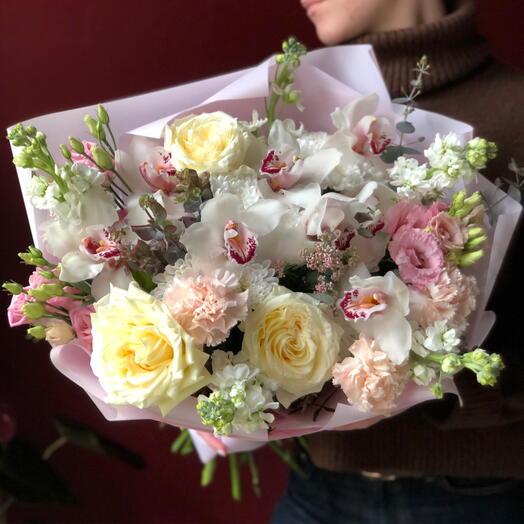 Ramo con orquídea y mattiola