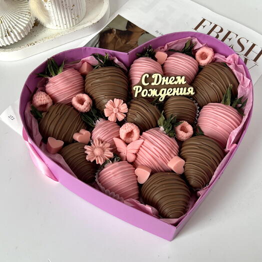Клубника в шоколаде «С днём рождения.»