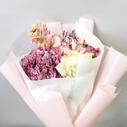 Dry pink bouquet