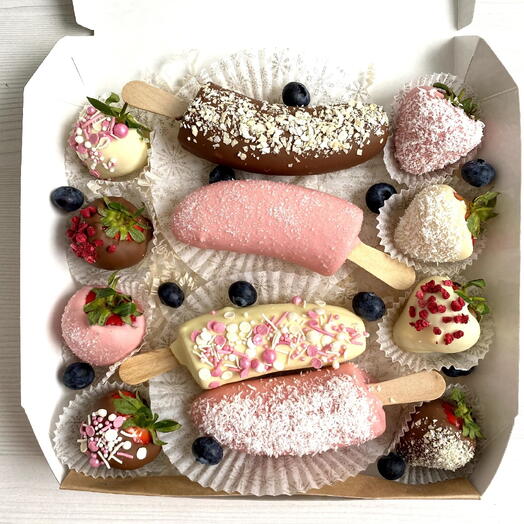 Клубника и бананы в шоколаде ассорти