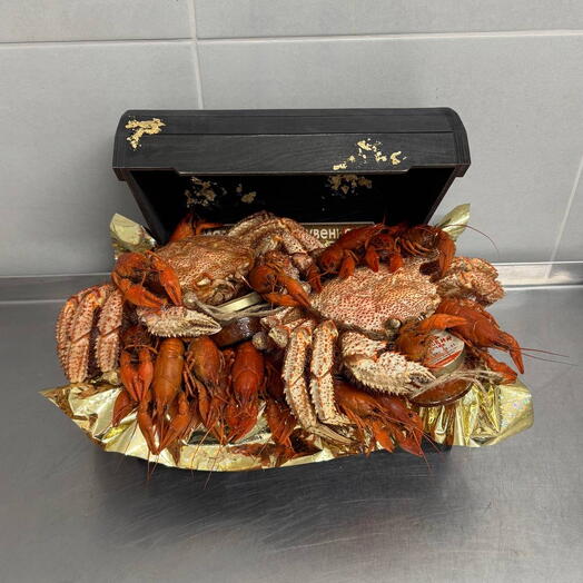 Сундук с крабами, раками и красной икрой «Дабл крабл»
