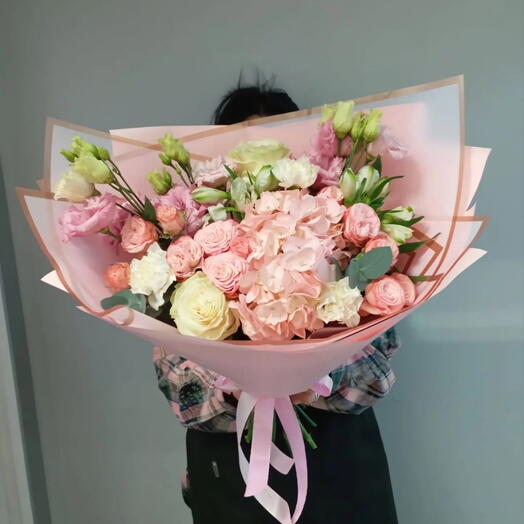 Bouquet of bushy peony-shaped rose and alstroemeria