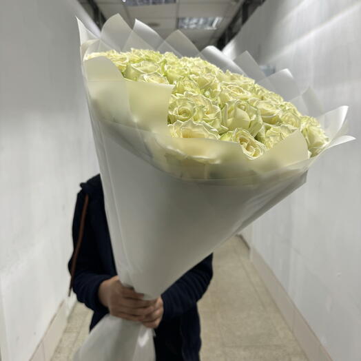 Розы белые букет